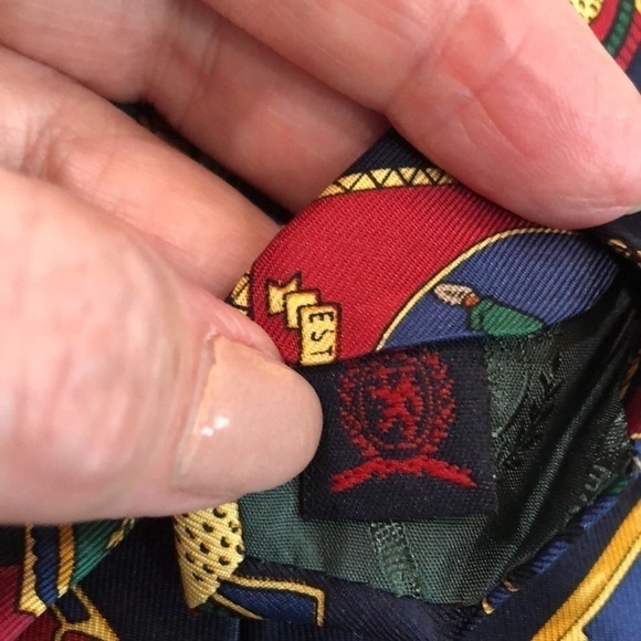 TOMMY Hilfiger golf themed necktie. - Picture 6 of 6